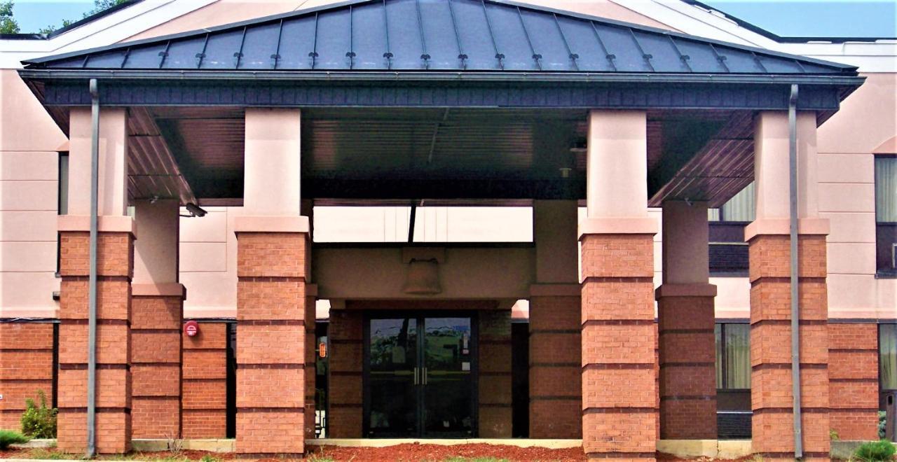 Quality Inn & Suites Kearneysville - Martinsburg Экстерьер фото