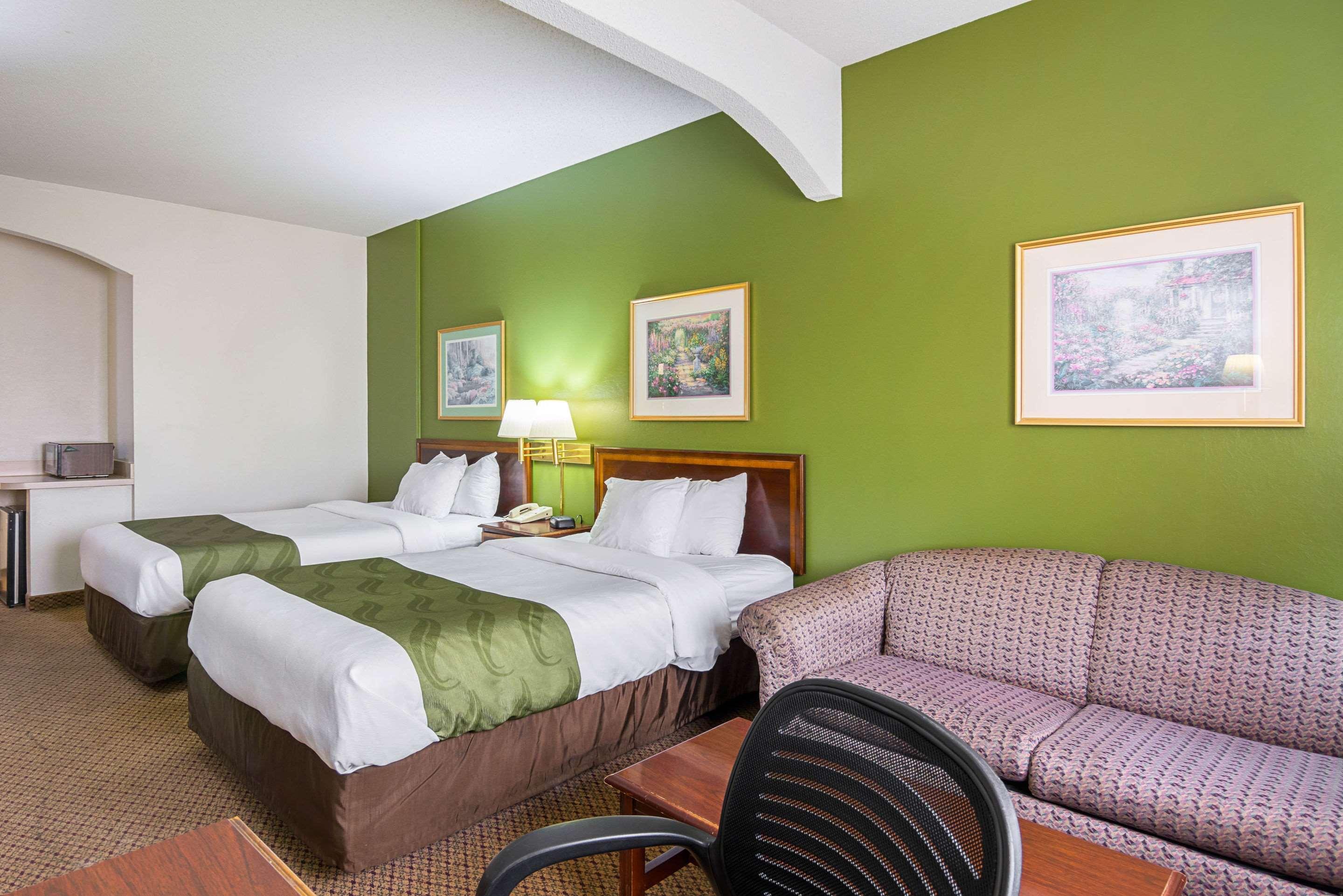 Quality Inn & Suites Kearneysville - Martinsburg Экстерьер фото