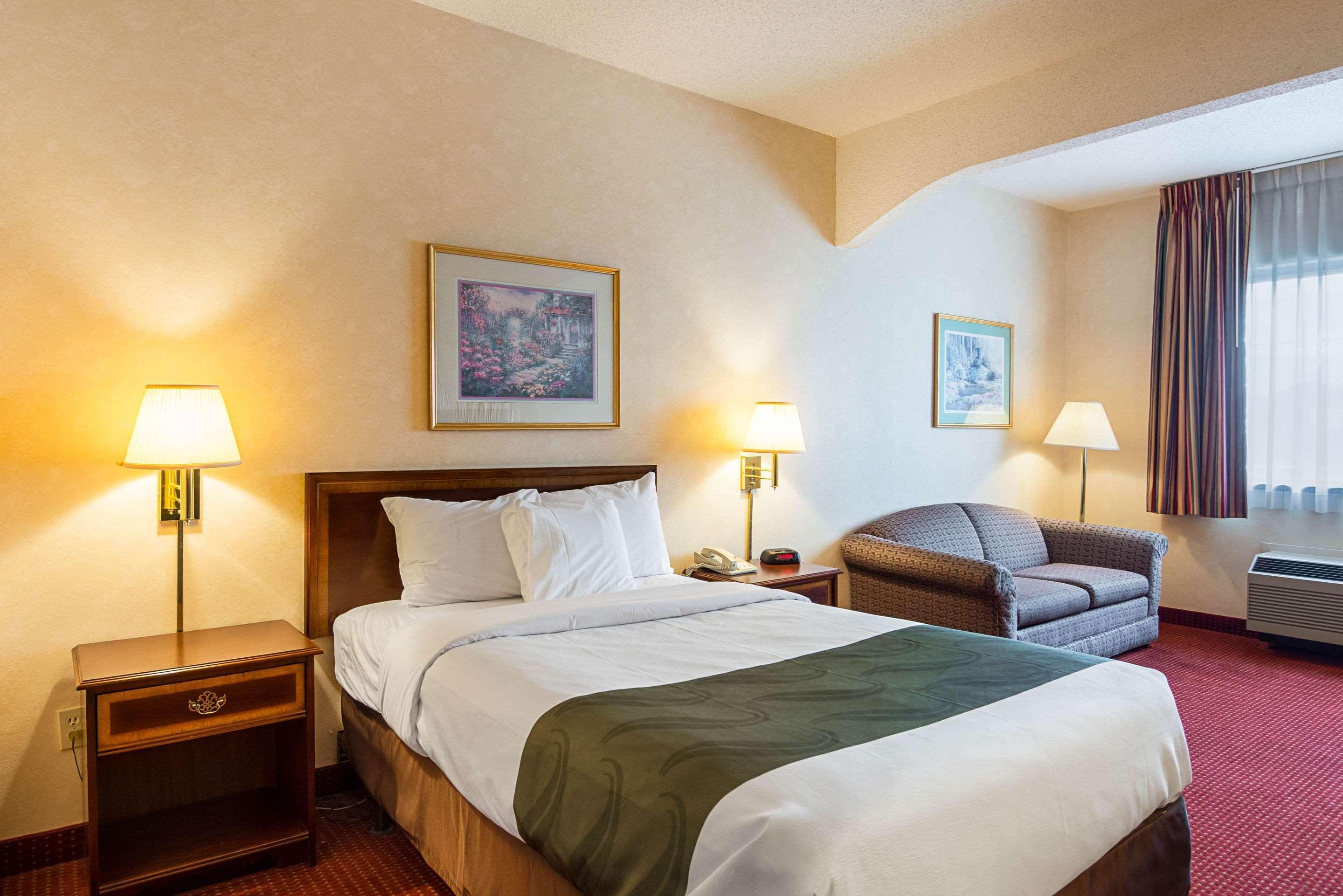 Quality Inn & Suites Kearneysville - Martinsburg Экстерьер фото